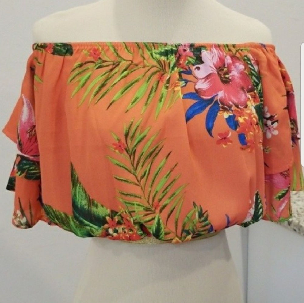 SOLD OUT She & Sky Ruffle Sleeve Crop Top - Picture 4 of 4